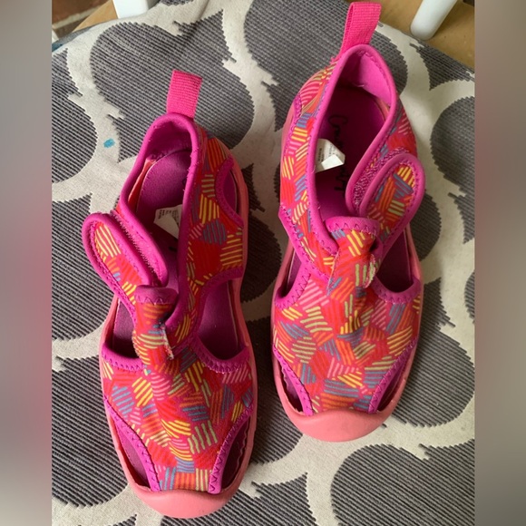 Crown Vintage Other - Pink Multicolor Geometric Sandal Unisex Kids Hook & Loop Open Toe Summer Casual